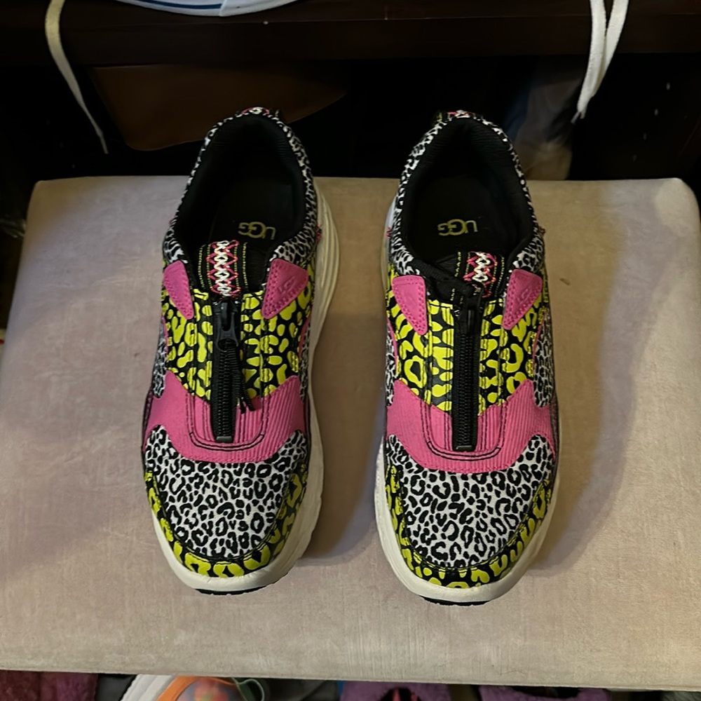 Women’s size 8 1/2 UGG platform sneakers